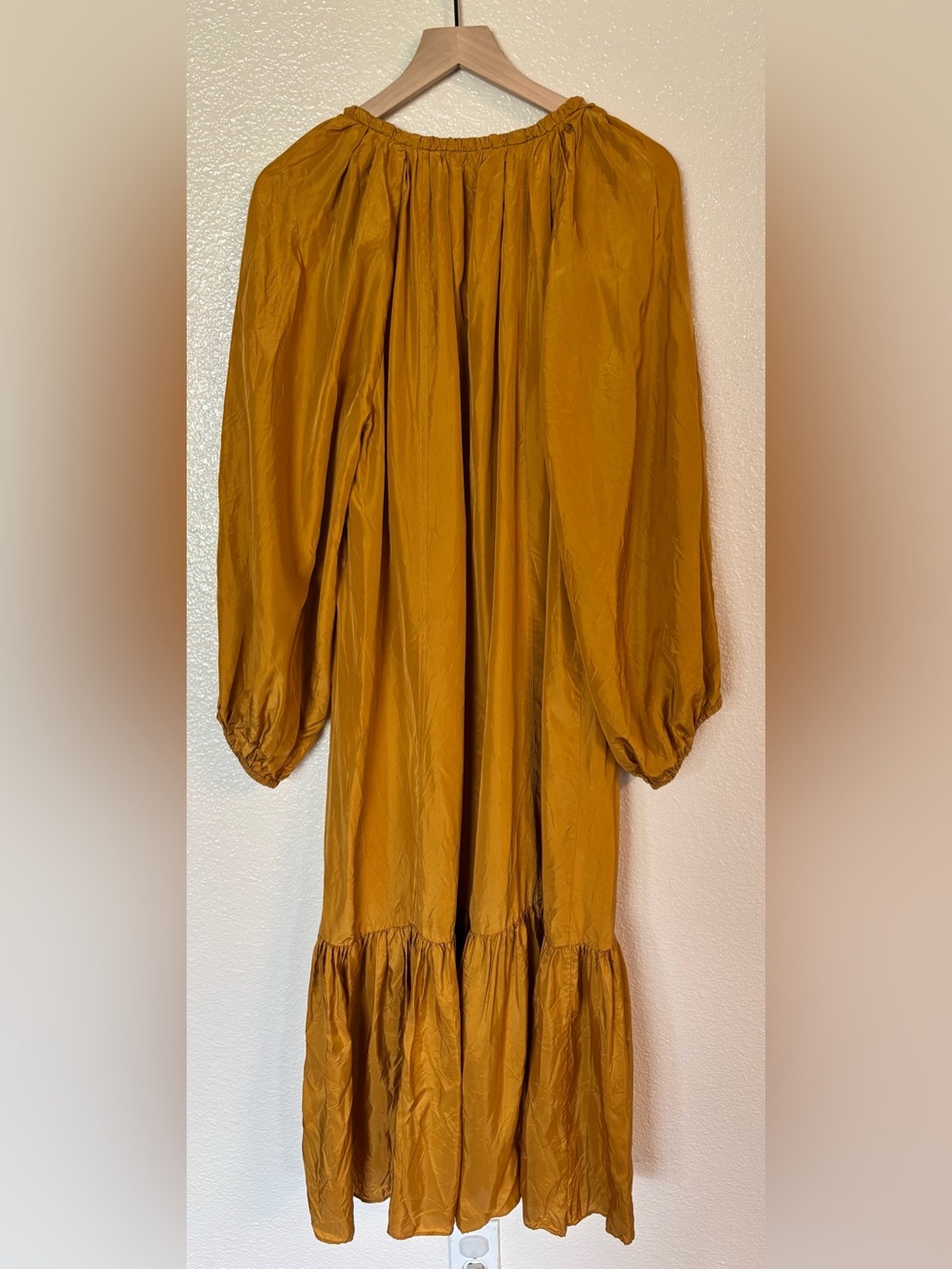 BANANA REPUBLIC 100% Silk Midi Dress in Gold Ochre (no belt) - Picture 3 of 5